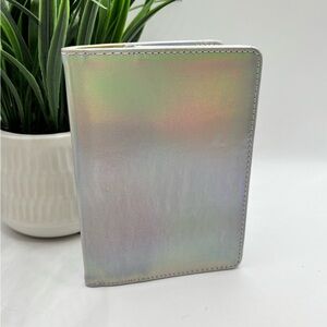 BAN.DO Holographic Passport Holder